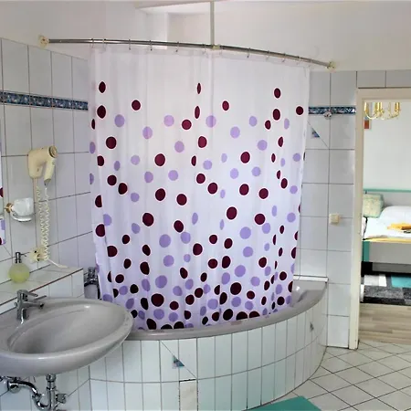 Zur Post Schwanheim Hotell *