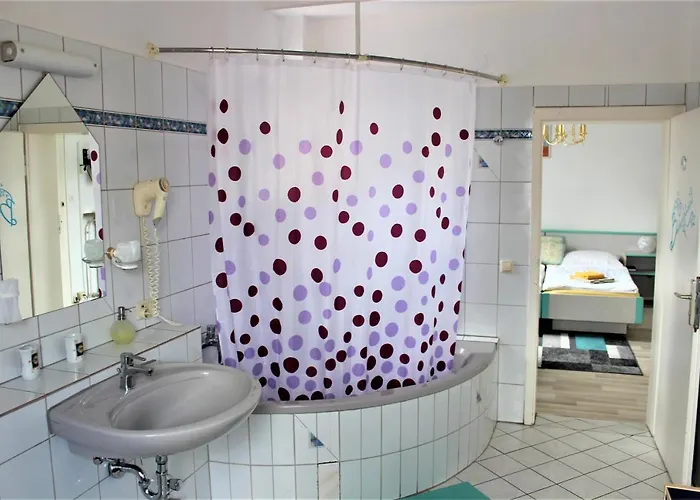 Zur Post Schwanheim Hotel *